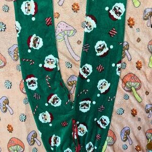 Green and red Santa print pajama pants- super cute! #christmas #santa